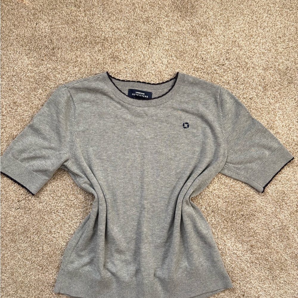 Chase Bank Lands End Gray Short Sleeve Top